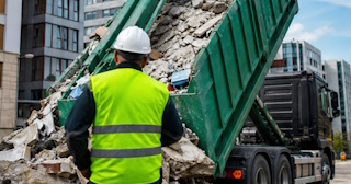 Вывоз строительного мусора в Элисте: услуги лицензированной компании — ПроМусор